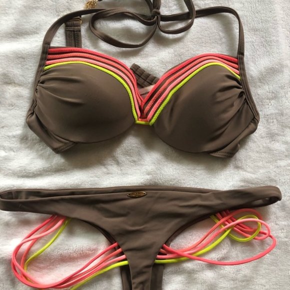 Luli Fama Unstoppable Colored Strings Buns Out SET - Picture 14 of 16